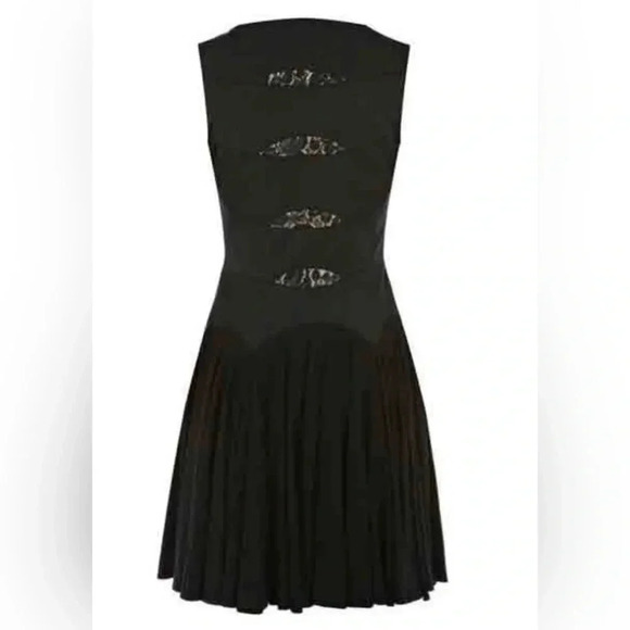 Karen Millen NWT size 4 black lace skater lined dress - Picture 2 of 6